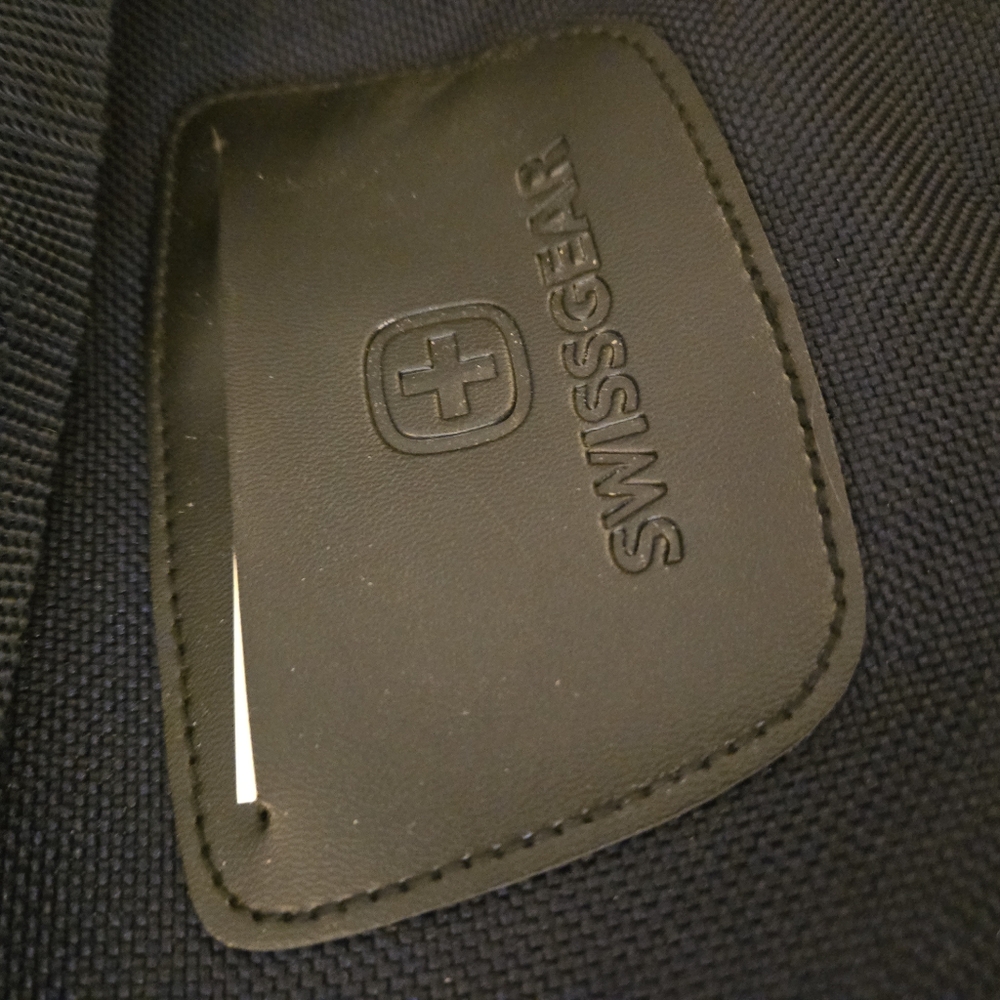New Swissgear navy small travel or gym bag - Picture 6 of 7